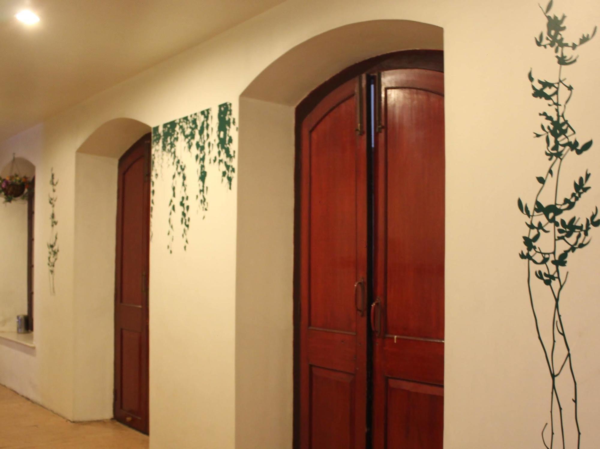 Hotel Ritz Пуна Экстерьер фото